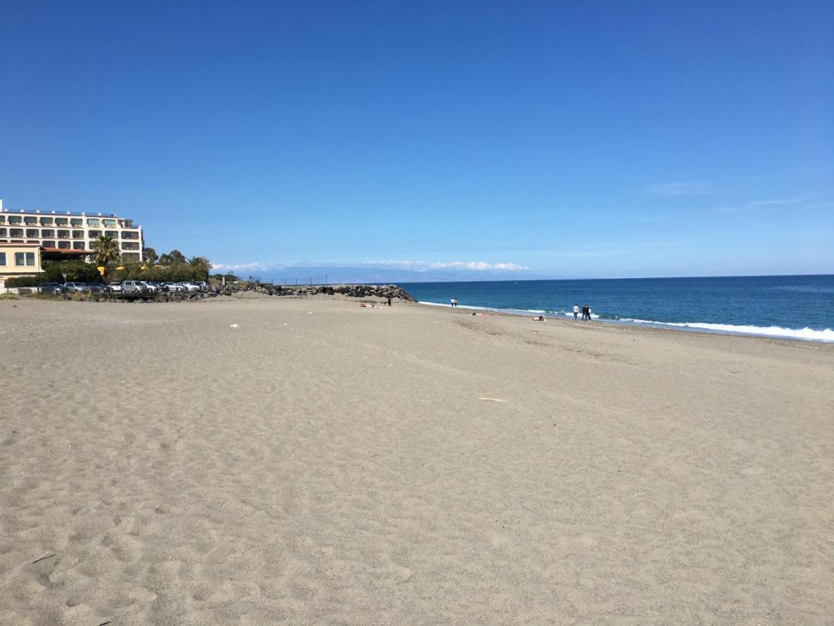 Baia Degli Dei - Living La Nike Apartment Giardini Naxos Ngoại thất bức ảnh