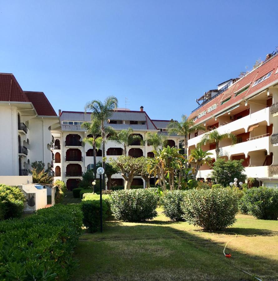 Baia Degli Dei - Living La Nike Apartment Giardini Naxos Ngoại thất bức ảnh