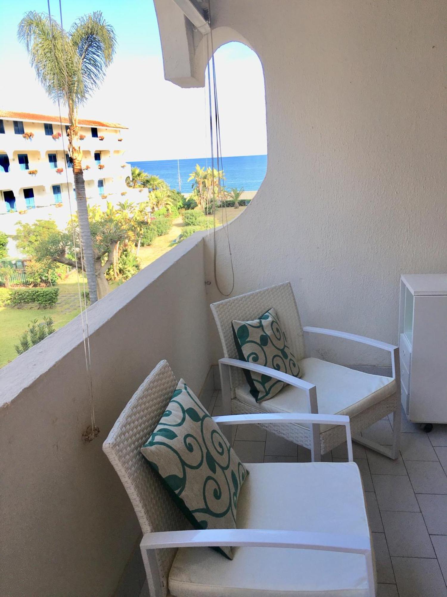 Baia Degli Dei - Living La Nike Apartment Giardini Naxos Ngoại thất bức ảnh